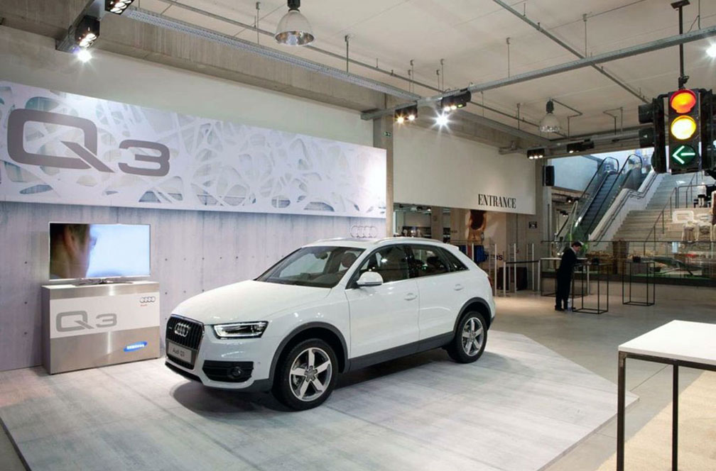Panoramic C-line Showroom Environment